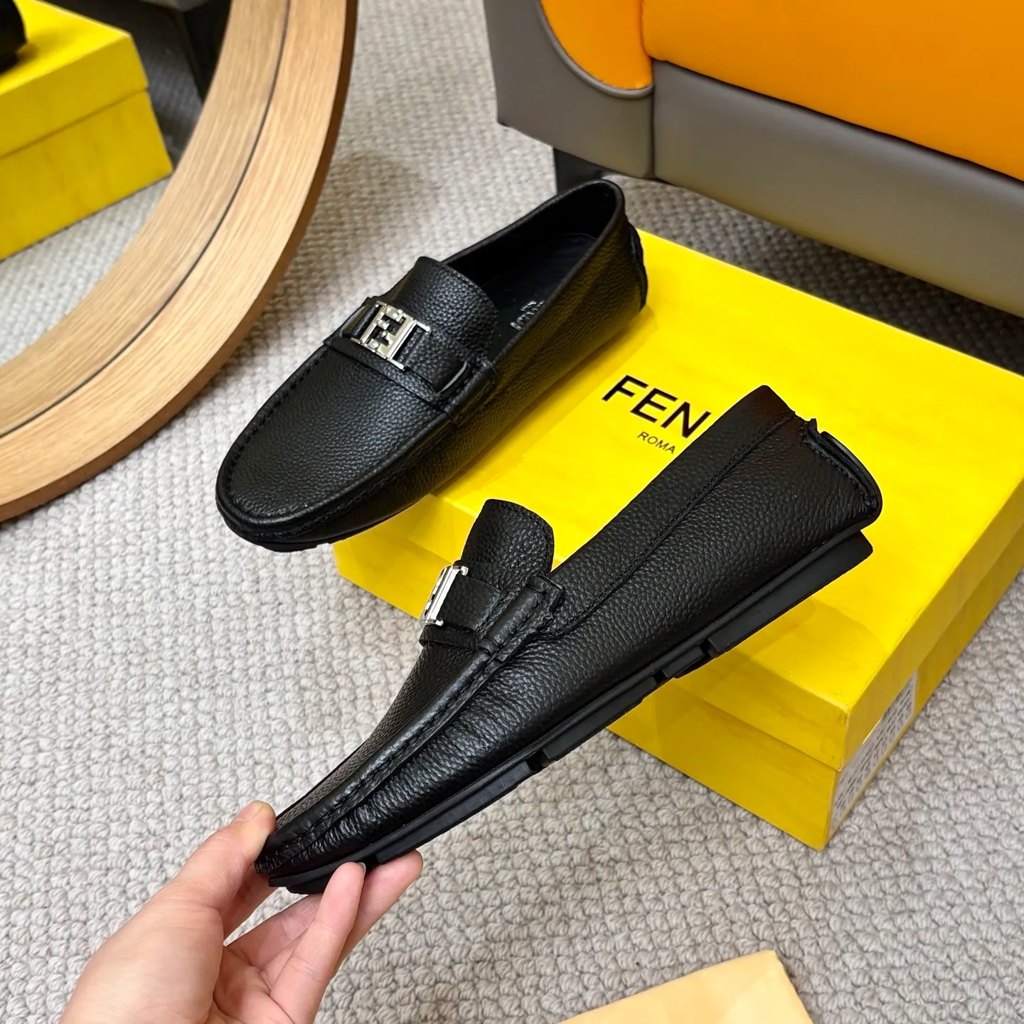 Men's shoes 💰420 [FENDI Fendi] 2⃣️0⃣️2⃣️5️⃣New Milan men's fashion lazy catwalk style ✅ fashionable casual beanie shoes, imported calfskin fabric, super smooth texture, sweat-absorbent and breathable, (sheepskin lining). Metal LOGO on the shoe body, Medusa avatar, irregular avatar, high-end craftsmanship logo✅ French Loft set foot design style 👟Low-key and elegant, great on-foot effect... Men's shoe size: 38-46 (4-12)